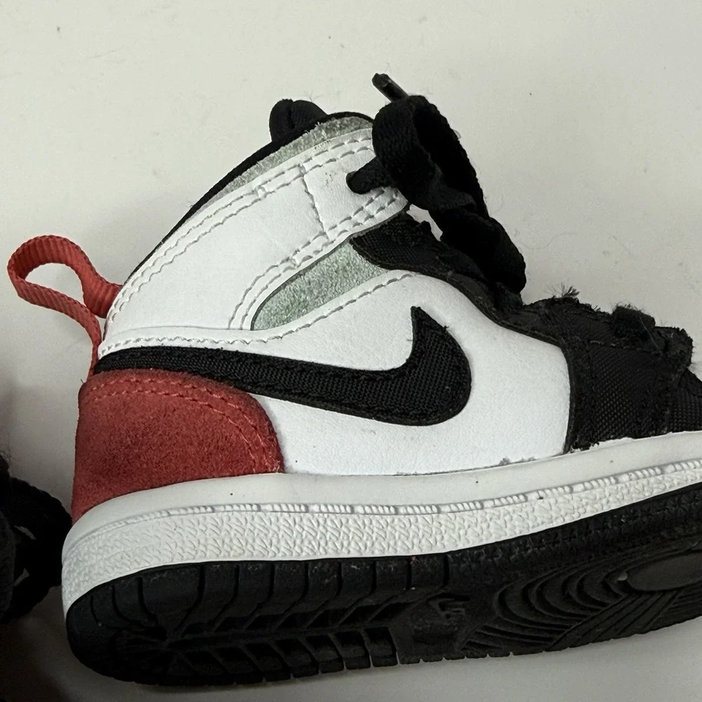 Jordan Unisex Baby/Toddler Mid Top Sneakers US 4C White/Black/Red BQ6933-100